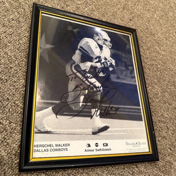 Herschel Walker Signed Dallas Cowboys Photo (Framed, Personalized Autograph) - Picture 1 of 2